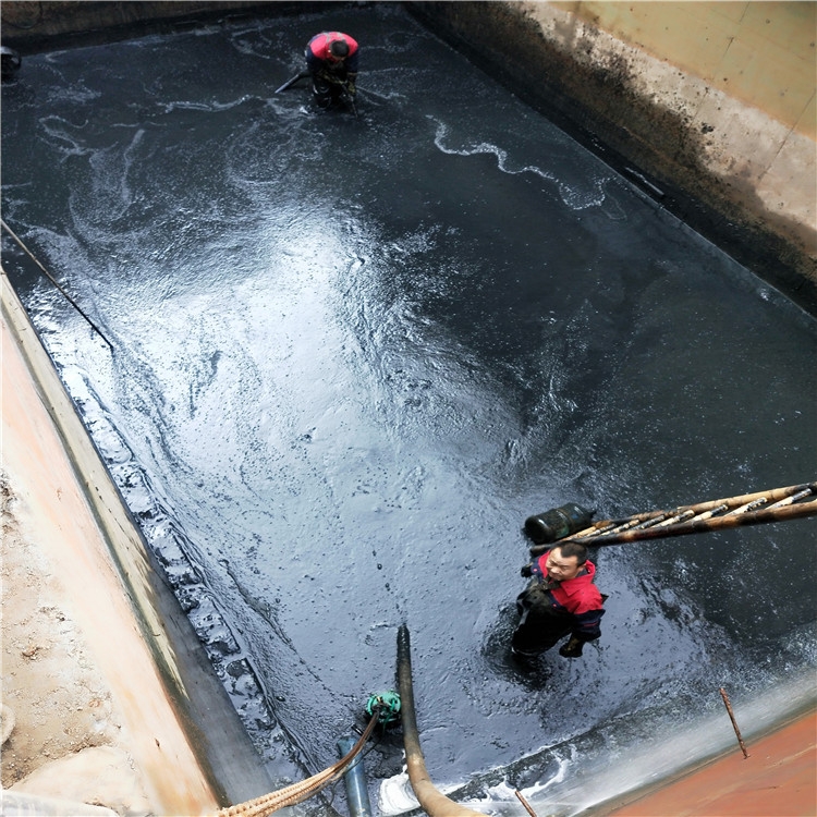长垣废水池清理