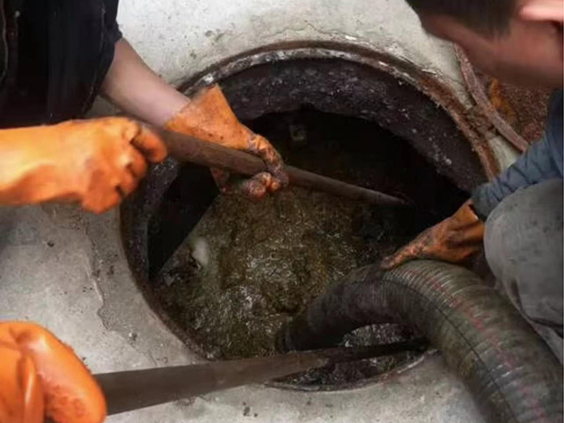 长垣清理化粪池时如何避免沼气的危害?